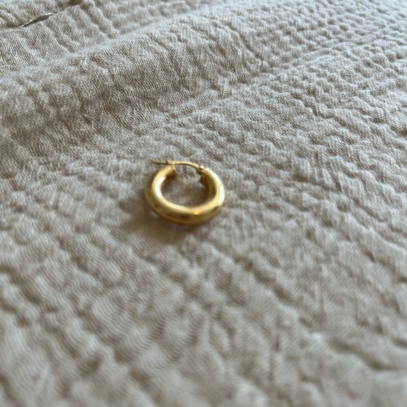 Gold hoop - Picture 5 of 5